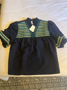 NWT Grace and Karma Navy Embroidered V-Neck Women’s Top size M (L102)
